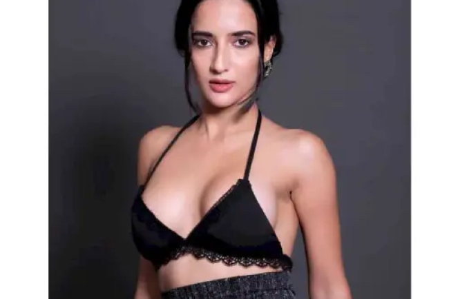 Soundous Moufakir Biography: Wiki, Age, Height, Boyfriend, Family, Photos & Videos