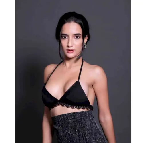 Soundous Moufakir Biography: Wiki, Age, Height, Boyfriend, Family, Photos & Videos