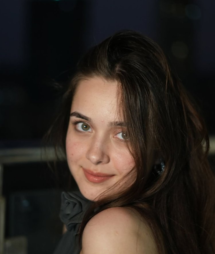 Rishita Kothari Biography: Wiki, Age, Height, Net Worth, Boyfriend, Photos