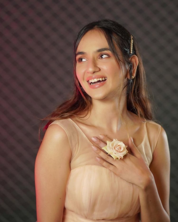 Ishpreet Dang Biography: Wiki, Age, Height, Boyfriend, Family, Photos and Videos