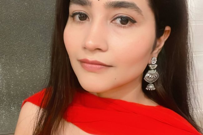 Aanchal Tiwari Biography: Wiki, Age, Height, Husband, Family, Web Series and Movies