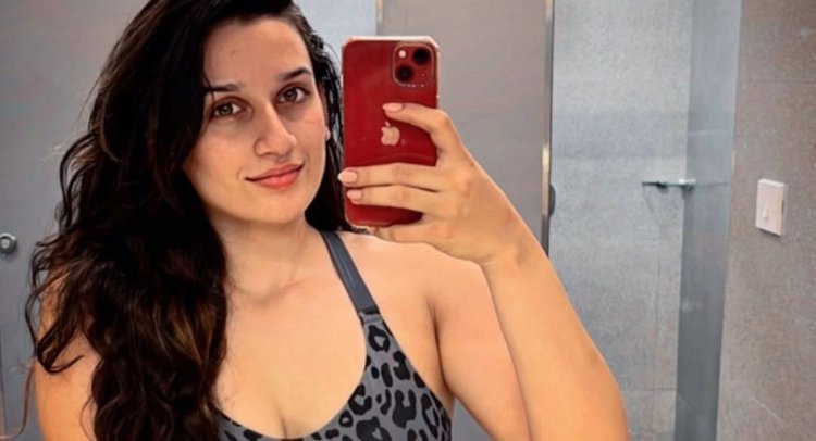 Swarnalee Chakraborty Biography: Wiki, Age, Height, Boyfriend, Family, Yoga, Photos and Videos