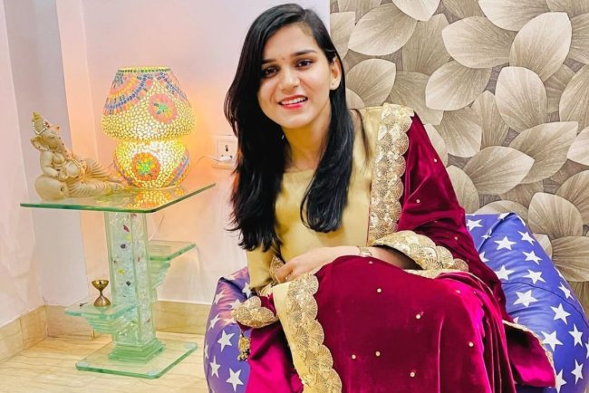 Himanshi Singh (Mam) Biography: Wiki Age, Height, Weight, Boyfriend, Affairs & Net Worth