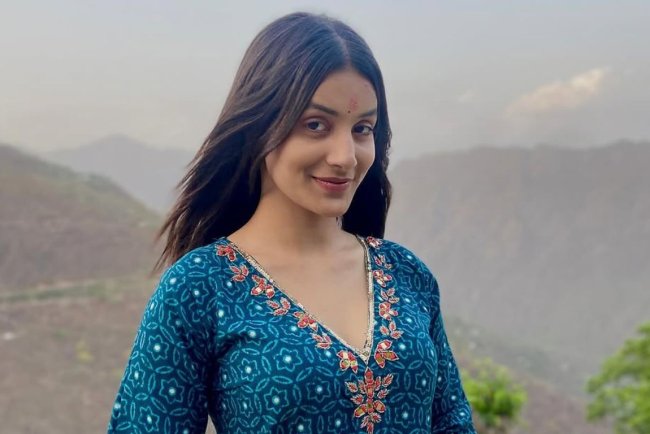 Shweta Pundir Biography: Wiki, Age, Height, Boyfriend, Family, Photos, Movies and Web Series