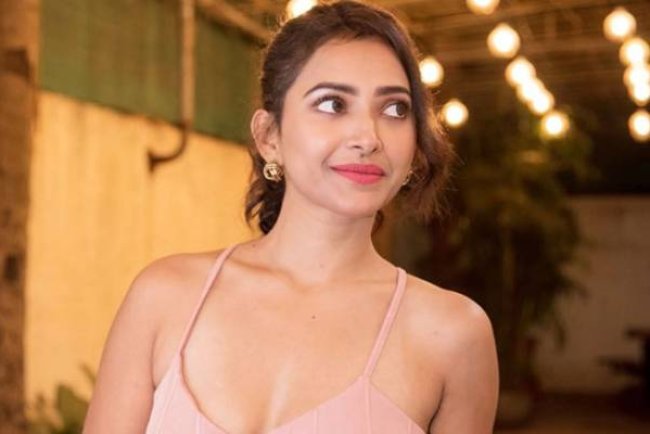 Shweta Basu Prasad Biography: Wiki, Age, Height, Boyfriend, Family & More