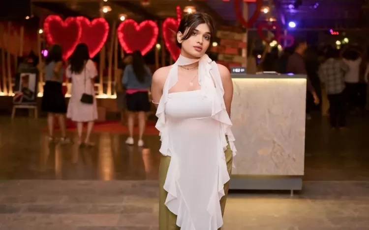 Mansi Manju Satish Suravase Biography: Wiki, Age, Height, Boyfriend, Family & Movie