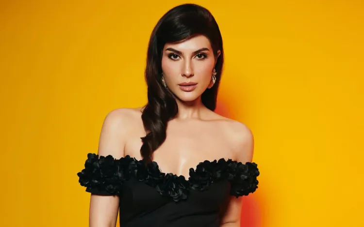 Elnaaz Norouzi Biography: Wiki, Age, Height, Boyfriend, Husband, Family, Web Series & Movie