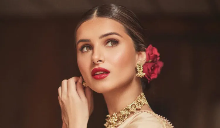 Tara Sutaria Biography: Wiki, Age, Height, Boyfriend, Family & Movie