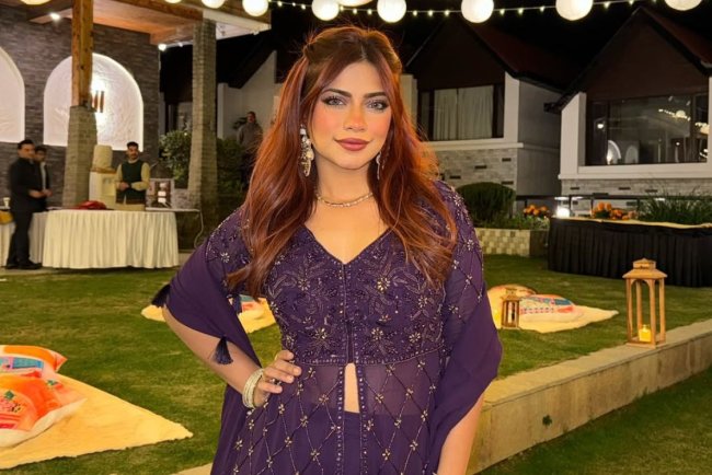 Nagma Mirajkar Biography: Wiki, Age, Height, Boyfriend, Family, Songs and Movies