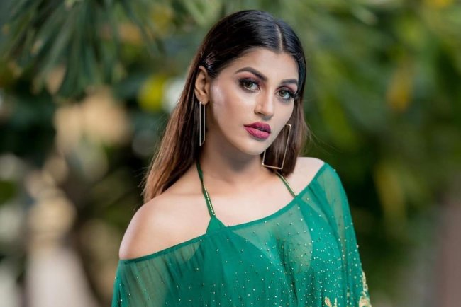 Yashika Aannand Biography: Wiki, Age, Height, Boyfriend, Family, Movies, Bigg Boss