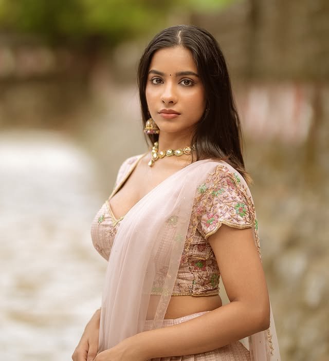 Aurora Sinclair Biography