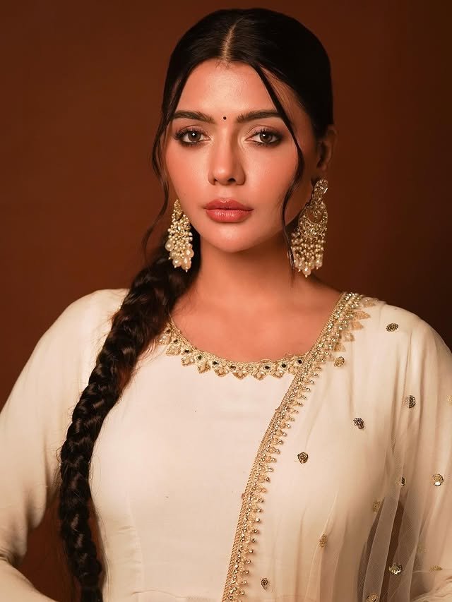 Ruhi Singh Instagram