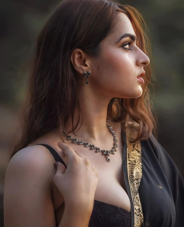 Ayesha Khan Biography: Wiki, Age, Height, Boyfriend, Movies, Family, Career & More