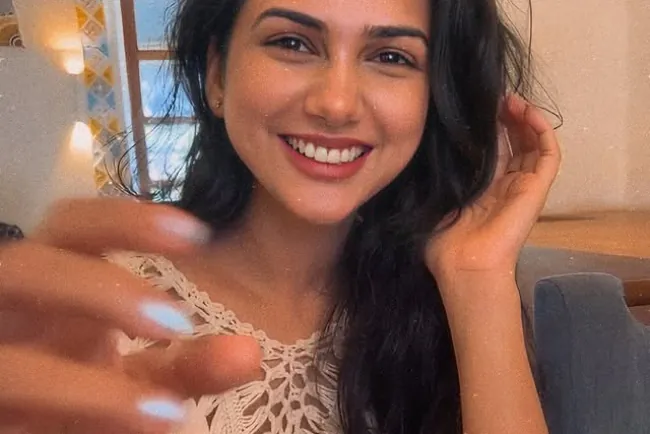 Akanksha Chamola Biography: Wiki, Age, Height, Husband, Family, Career & More.