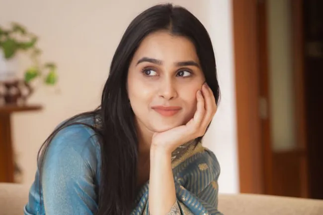 Anushka Kaushik Biography: Real Name, Wiki, Age, Height, Boyfriend, Family, Web Series and Movies