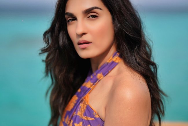 Shiny Doshi Biography: Wiki, Age, Height, Boyfriend, Husband, Family, Movies & More.