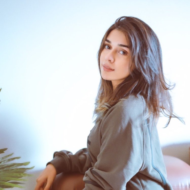 Eisha Singh Biography: Wiki, Age, Height, Boyfriend, Family, Movies, Web Series & More.