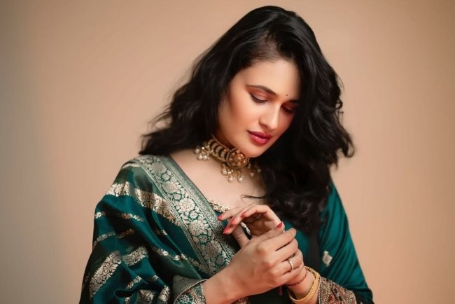 Yuvika Chaudhary Biography: Real Name, Wiki, Age, Height, Boyfriend, Family, Web Series and Movies