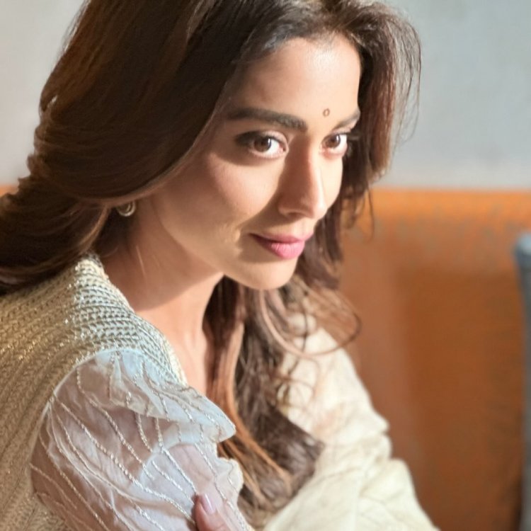 Shriya Saran Biography: Wiki, Age, Height, Husband, Family, Movies & More.