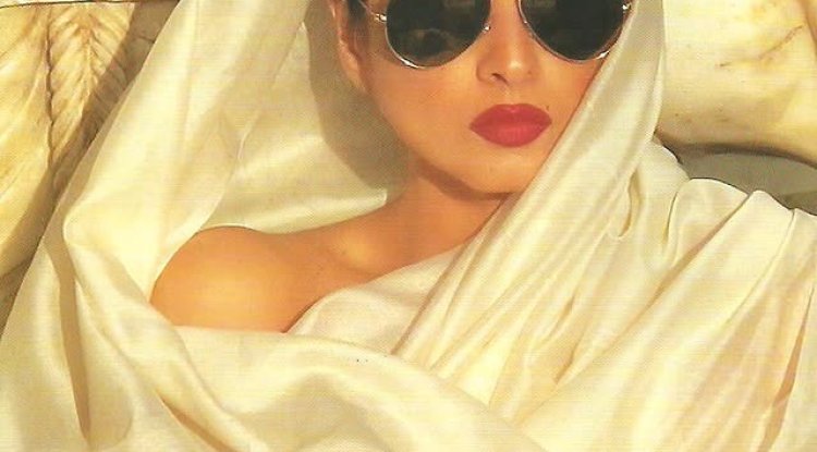 Rekha Biography: Wiki, Age, Height, Husband, Family, Movies & More. - BIOG