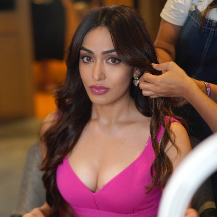 Khushalii Kumar Biography: Wiki, Age, Height, Boyfriend, Family, Movies, Career & More.