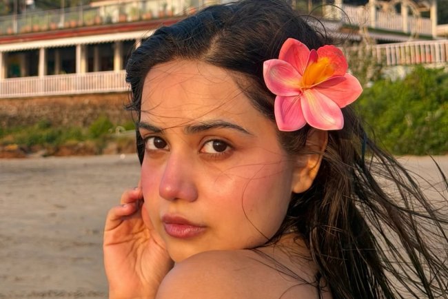 Dolly Javed Biography: Wiki, Age, Real Name, Urfi Javed Sister, Alliance, Family
