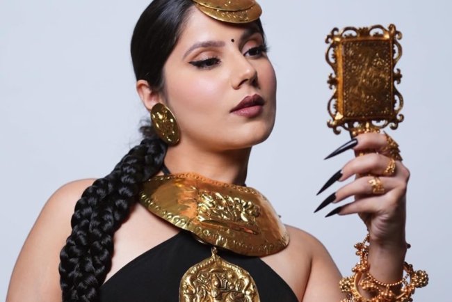 Agsy Rapper Biography - Real Name Agrita Dhawan, Age, MTV Hustle, Boyfriend, Songs, Net Worth