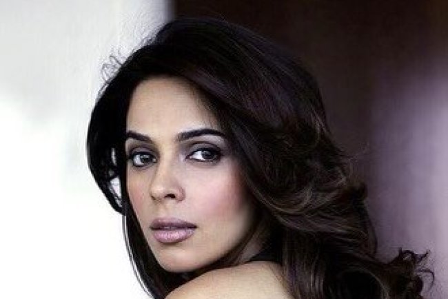 Mallika Sherawat Biography: Wiki, Age, Height, Family, Husband, Movies & More.