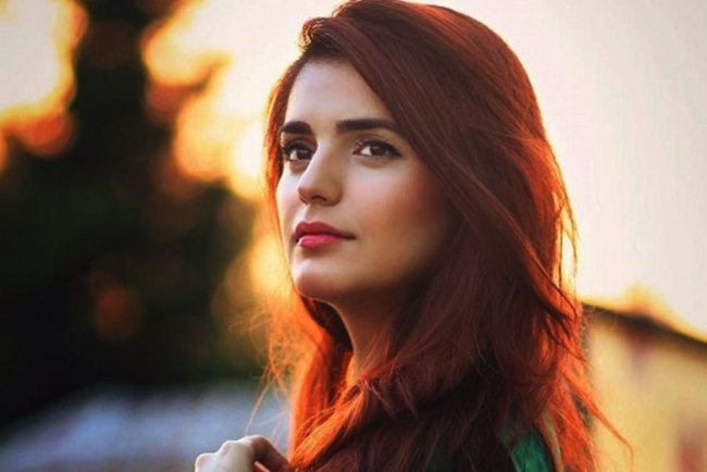 Momina Mustehsan Biography: Real Name, Wiki, Age, Height, Boyfriend, Family, Songs, Web Series and Movies