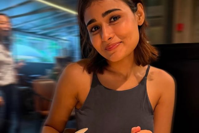 Shalini Pandey Biography - Wiki, Age, Height, Husband, Movies, Web Series, Family, Net Worth, Instagram
