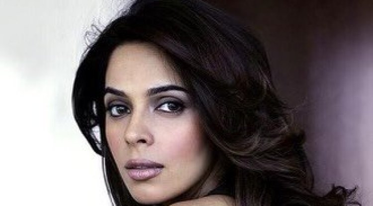 Mallika Sherawat Biography: Wiki, Age, Height, Family, Husband, Movies & More.