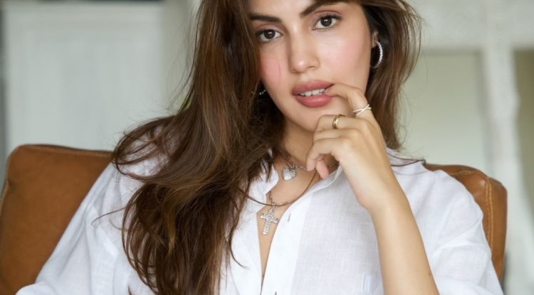 Rhea Chakraborty Biography: Wiki, Age, Height, Boyfriend, Family, Movies & More.
