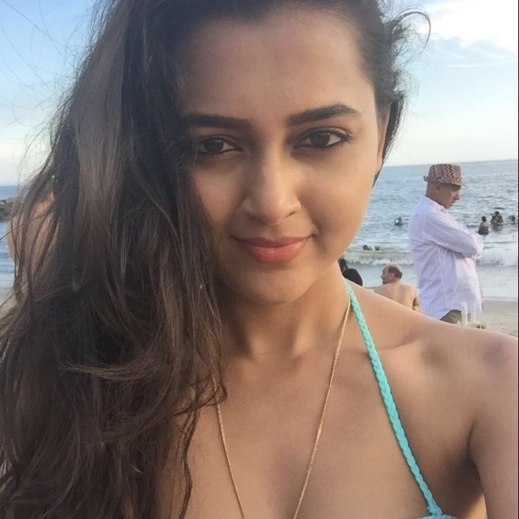 Tejasswi Prakash Biography - Wiki, Age, Bigg Boss 15 Winner, Naagin 6, Karan Kundrra, Net Worth