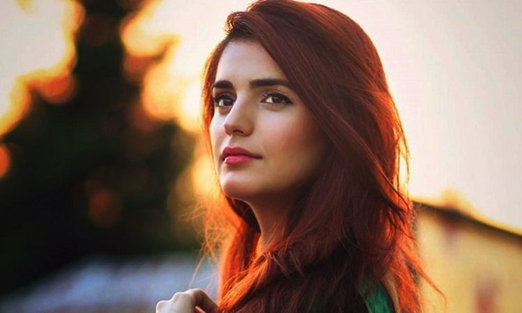 Momina Mustehsan Biography: Real Name, Wiki, Age, Height, Boyfriend, Family, Songs, Web Series and Movies