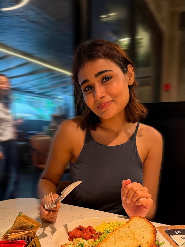 Shalini Pandey Biography - Wiki, Age, Height, Husband, Movies, Web Series, Family, Net Worth, Instagram