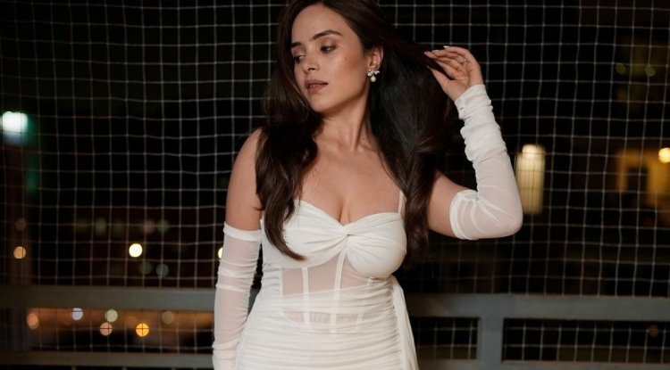 Simran Dhanwani Biography: Real Name, Wiki, Age, Height, Boyfriend, Family, Web Series and Movies