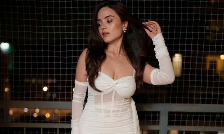 Simran Dhanwani Biography: Real Name, Wiki, Age, Height, Boyfriend, Family, Web Series and Movies